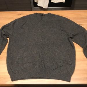 Cashmere shallow v-neck grey sweater by Club Room